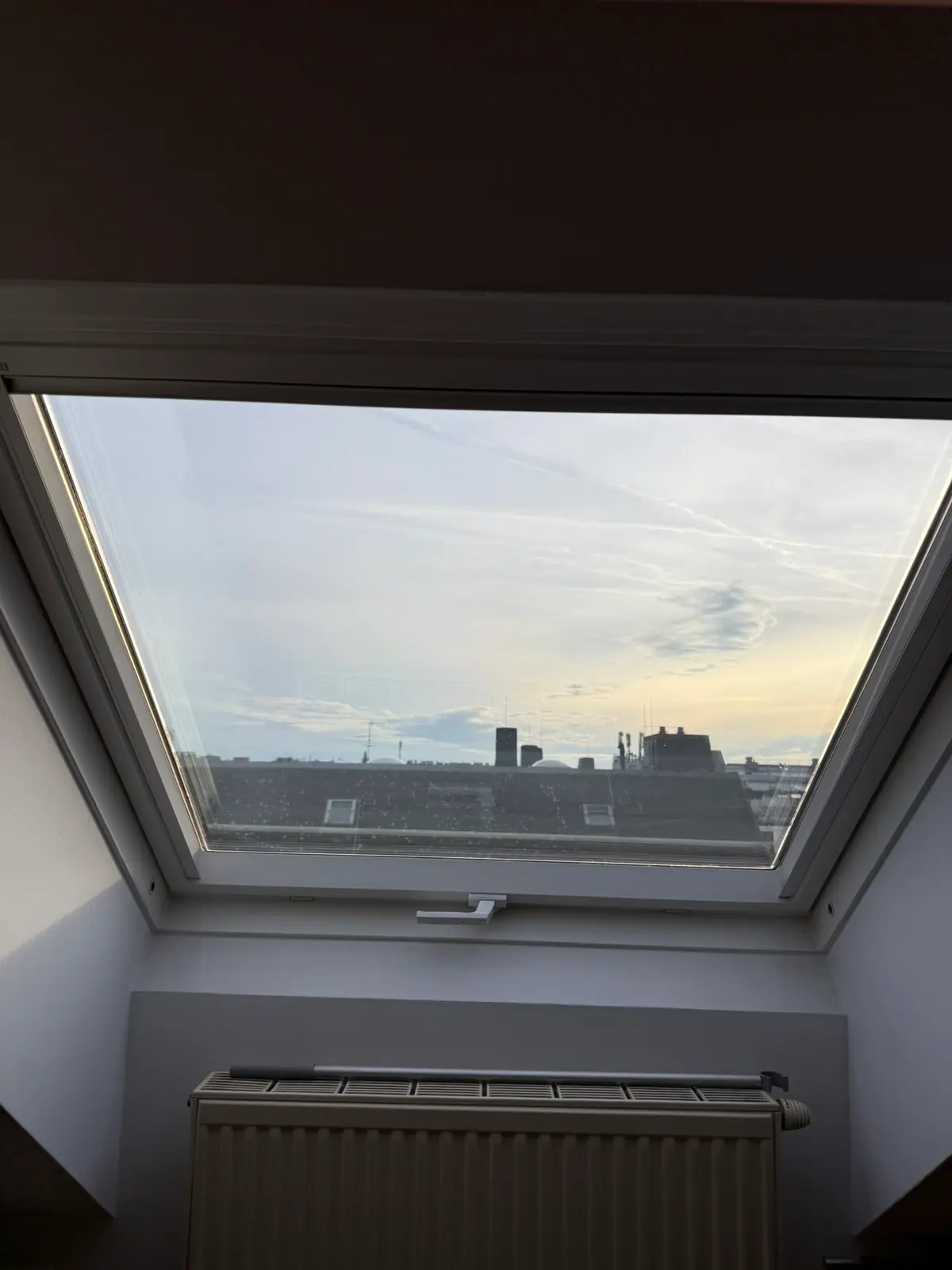 Dachfenster mit Sonnenschutzfolie